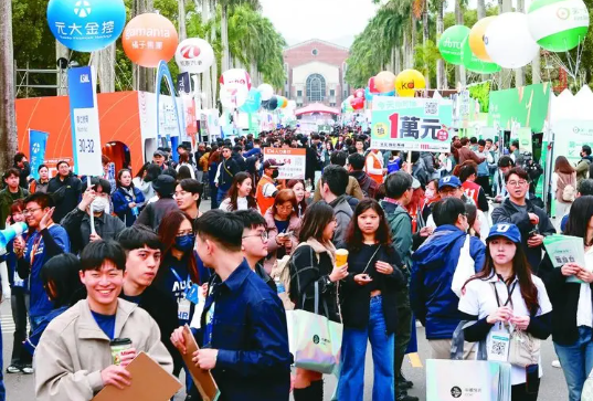 台职场新鲜人17%领最低工资大学毕占18% 部分文科不如科技厂移工