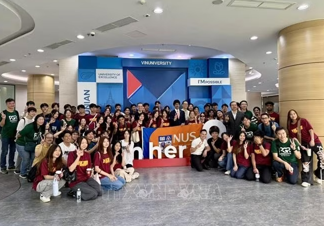 新加坡大学生感受越南文化及发展活力